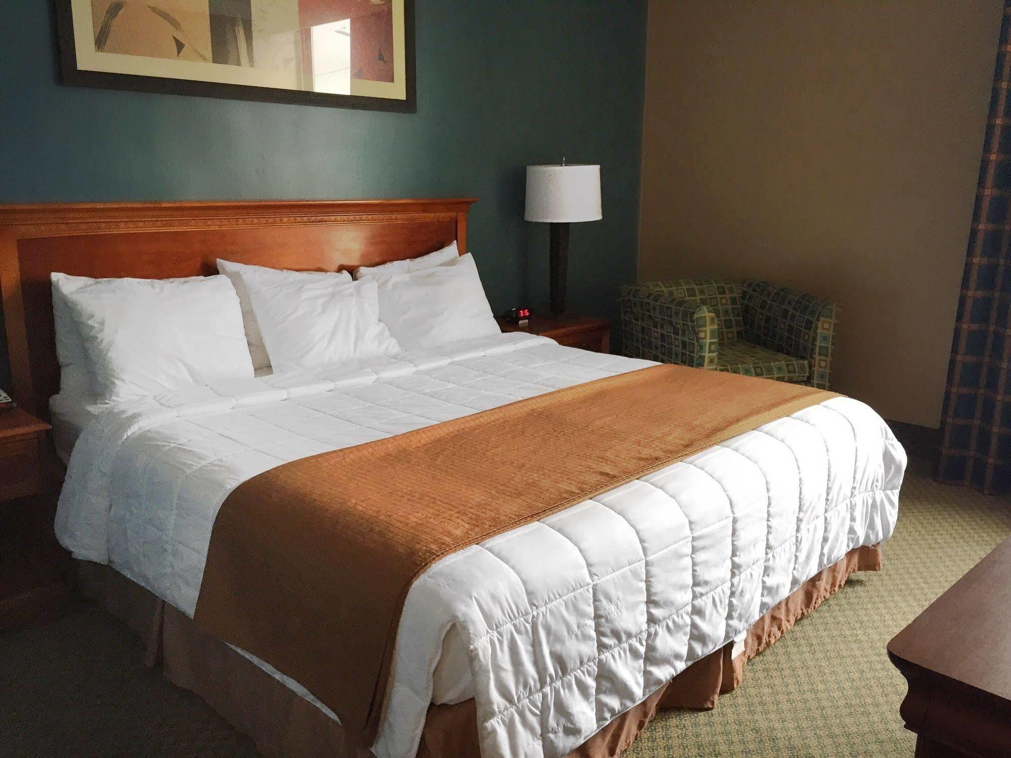Seaport Resort And Marina Fairhaven Bagian luar foto
