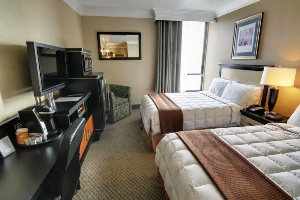 Seaport Resort And Marina Fairhaven Bagian luar foto